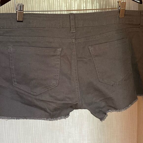 Refuge Cut-Off Denim Shorts Gray - Picture 4 of 7